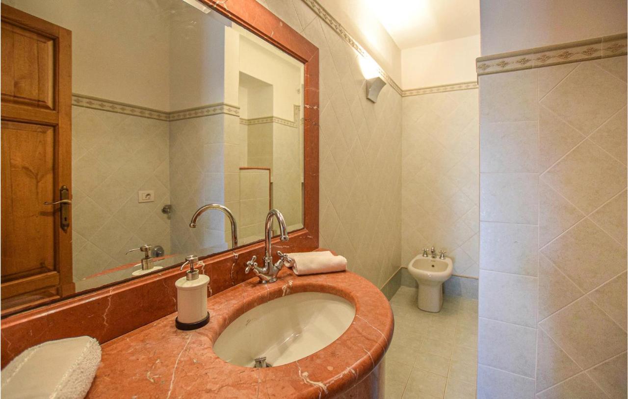 5 Bedroom Amazing Home In Fabbiano Fabbiano  Exterior foto