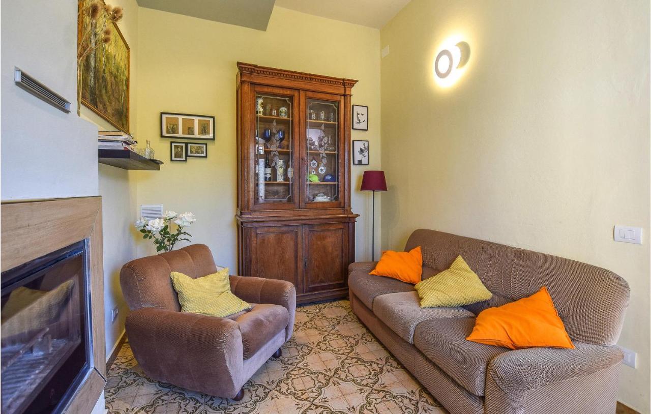 5 Bedroom Amazing Home In Fabbiano Fabbiano  Exterior foto